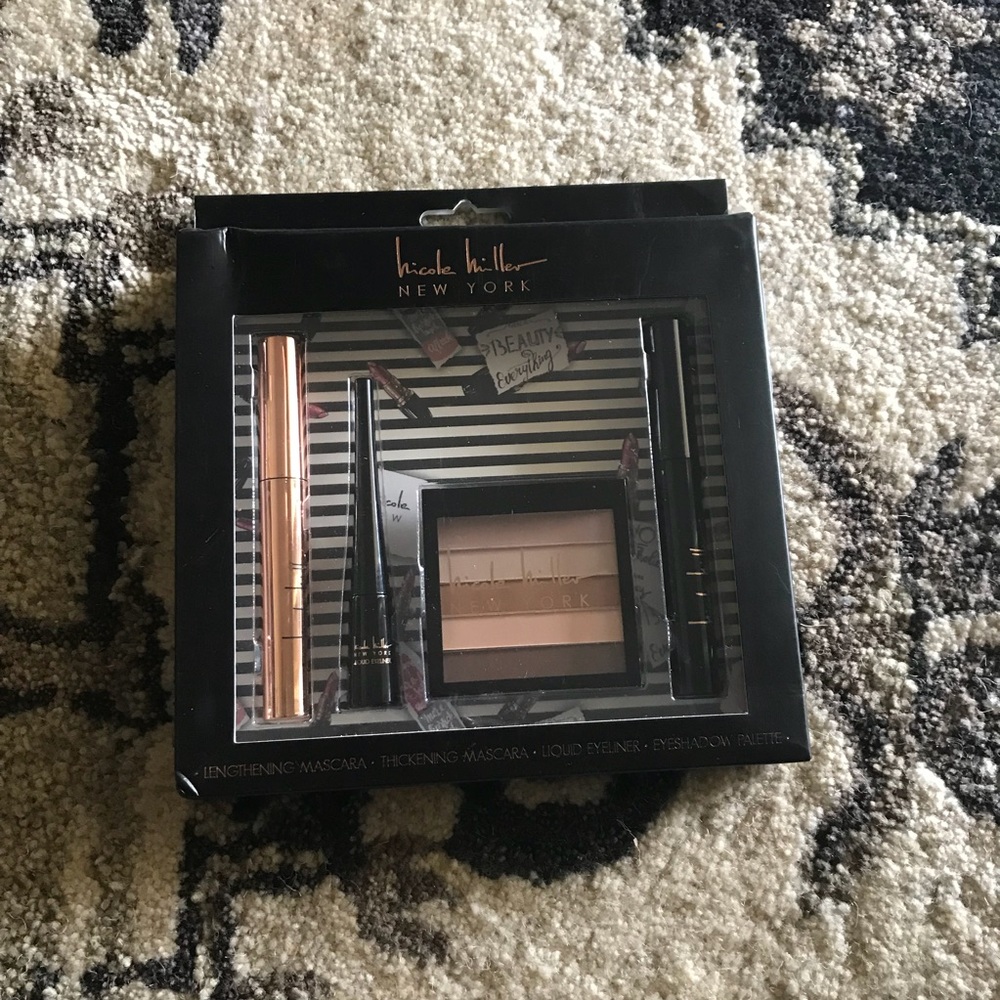 ❗️Sale❗️ Nicole Miller eye collection